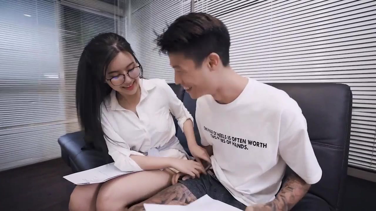 Amateur Asian couple hard porn video / Xozilla.com